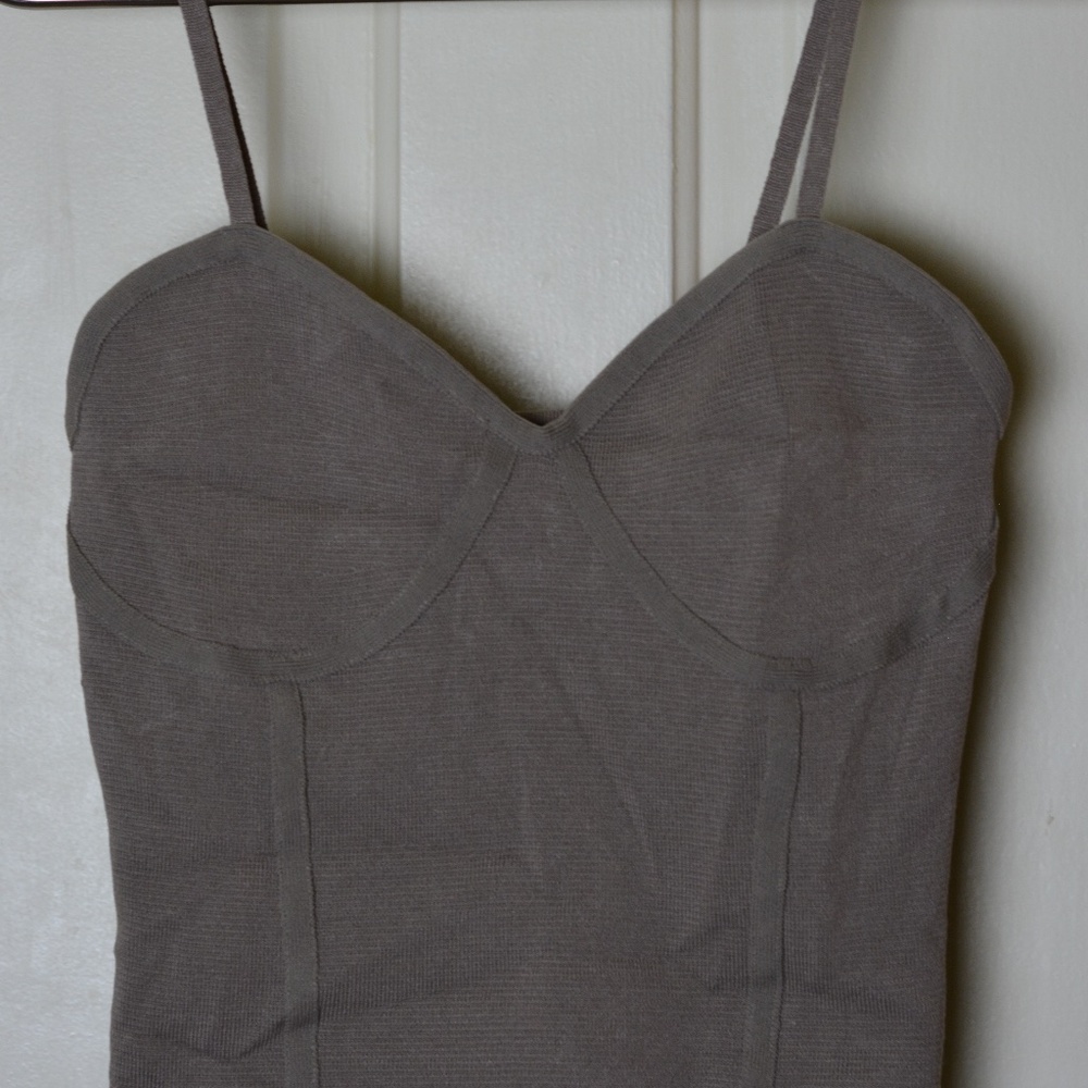 Basic Tank Top - Picture 3 of 8